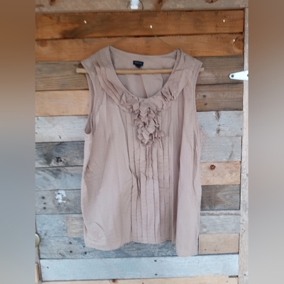 Women's Tan Tank Top Blouse Ruffles Size Medium M - Picture 1 of 3